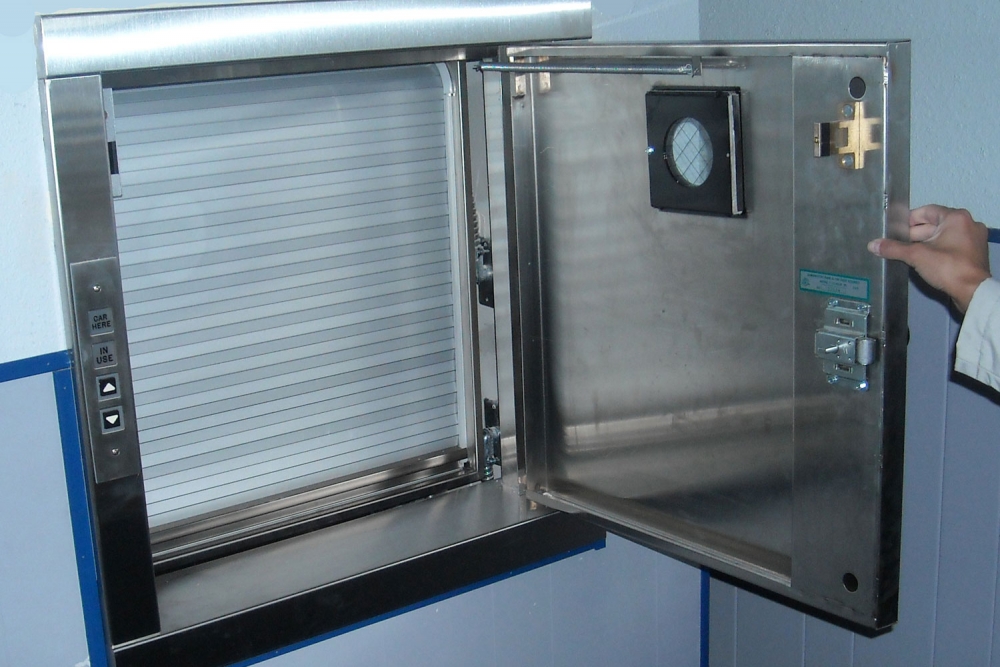Compact dumbwaiter with door open